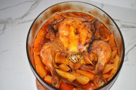 Pollo asado con pimentón y patatas al horno