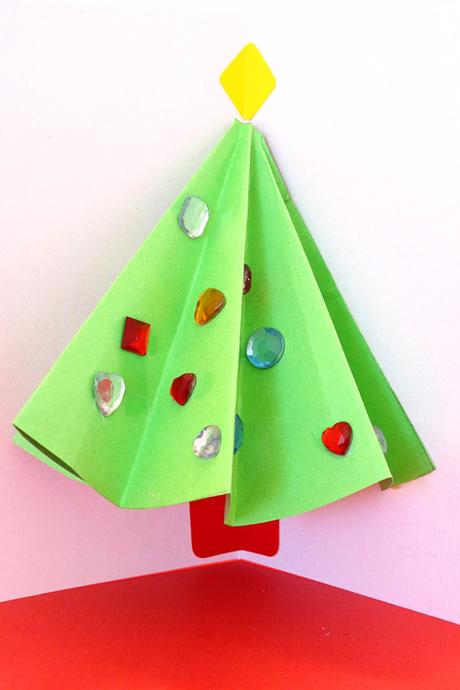 Proyectos de manualidades navideñas para niños:Tarjeta Pop Up Christmas Tree
