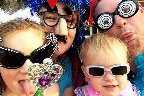 12 días de tradiciones navideñas familiares 113 12 tradiciones navideñas simples para familias: tome una foto familiar