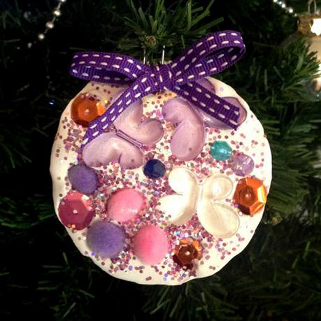 Ideas navideñas: adornos para el árbol para que los niños hagan a través de Childhood 101