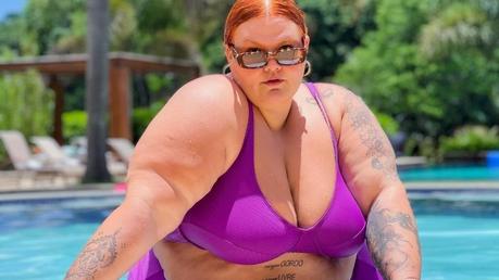 Thais Carla, la mujer que rompe estereotipos al lucir sus curvas en traje de baño