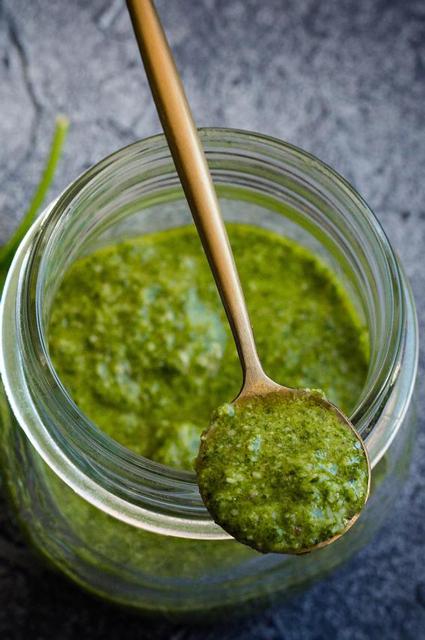 pesto-hojas-de-zanahoria