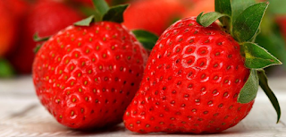 Mujer con deficiencia de vitamina A sufre de keratitis.