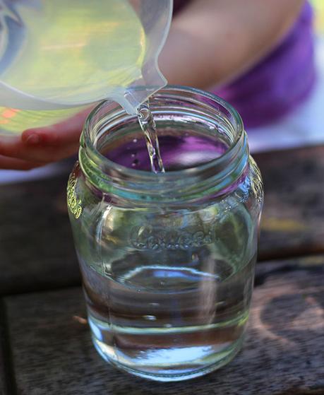 Experimento de agua y aceite: Ciencia divertida para niños