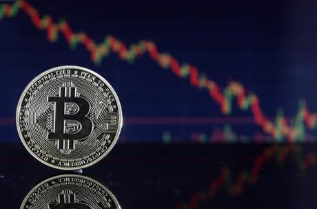 El valor del Bitcoin cae y otras criptomonedas se sumergen El valor del Bitcoin cae y otras criptomonedas se sumergen