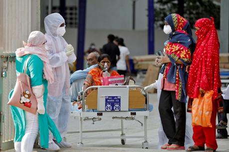 La curva de la pandemia continúa bajando, según la OMS