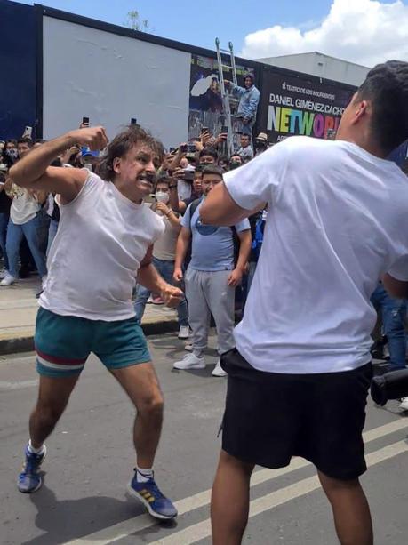 (Video) Profesor y alumno del IPN se enfrentan a golpes