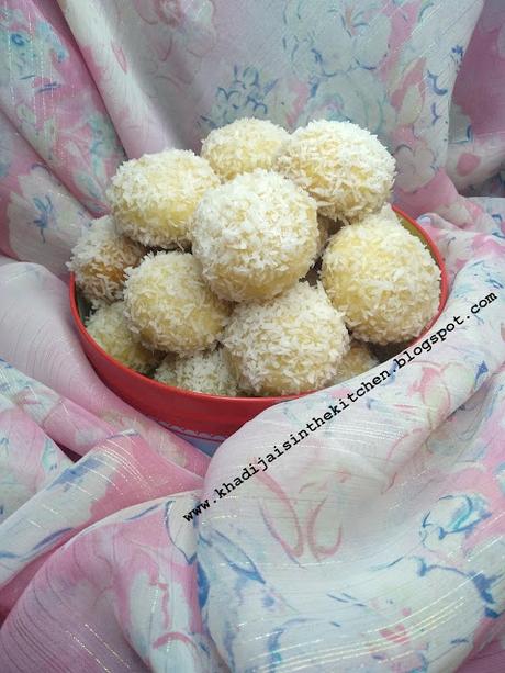 BISCUITS À LA NOIX DE COCO / COCONUT COOKIES / GALLETAS DE COCO RALLADO /حلوة الكوك