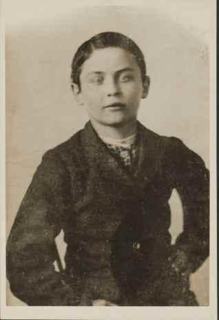 Harvard_Theatrical_Portrait_Photographs_TCS_28_-_Harry_Houdini-e1520433392181-701x1024 Harry Houdini