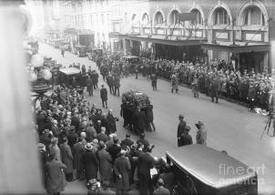 funeral-procession-for-harry-houdini-bettmann Harry Houdini