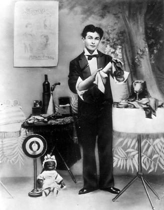 96edde14-0a0e-424b-8b79-de817fc515f7-1895_99125634 Harry Houdini