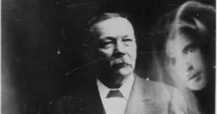 El caso de la fotografía de espíritus de Sir Arthur Conan Doyle
