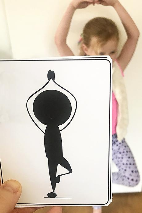 Posturas de yoga para niños Tarjetas imprimibles con formas corporales