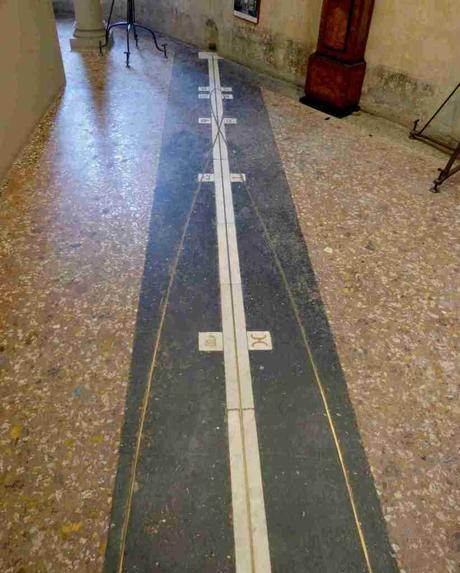 La Torre Astronómica de la Specola en Bolonia