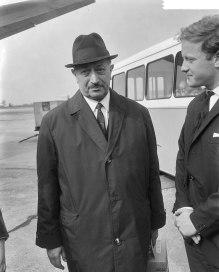 800px-Aankomst_dr._S._Wiesenthal_op_Schiphol,_dr._S._Wiesenthal,_Bestanddeelnr_917-7623 Simon Wiesenthal