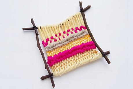 Marco de ramitas de bricolaje. Ideal para preadolescentes y adolescentes. 379 Tutorial de tejido en un marco de ramita paso 14