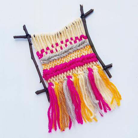 Marco de ramitas de bricolaje. Ideal para preadolescentes y adolescentes. 389 Tutorial de tejido en un marco de ramita paso 20