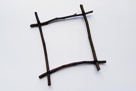 Marco de ramitas de bricolaje. Ideal para preadolescentes y adolescentes. 353 Paso 1 del tutorial de tejido en un marco de ramitas