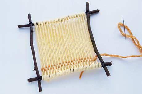 Marco de ramitas de bricolaje. Ideal para preadolescentes y adolescentes. 365 Tutorial de tejido en un marco de ramita paso 7