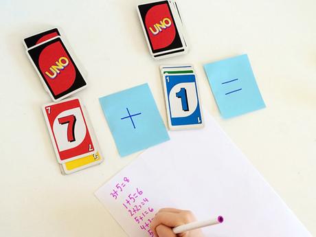 Juegos de matemáticas para niños: Uno flip para oraciones numéricas