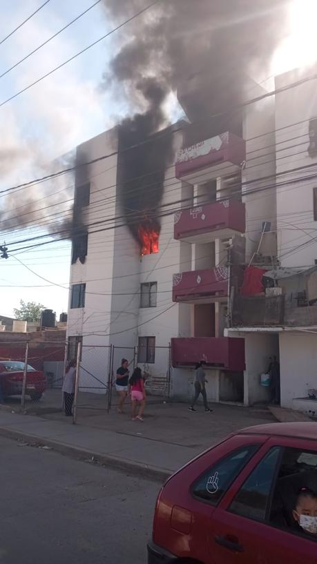 Se reporta incendió en condominios del Fraccionamiento La Libertad