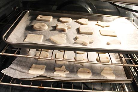 Receta y tutorial de adornos de masa de sal: ideas de manualidades navideñas para niños 121 tutorial de como hacer masa de sal