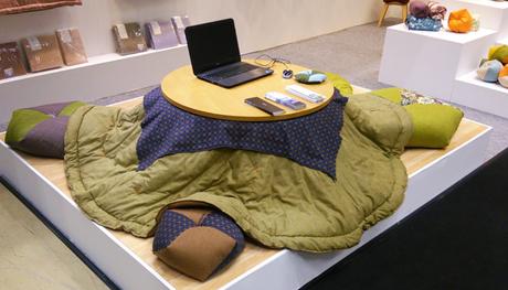 El kotatsu y el sofá. Masahiro Hikita El kotatsu y el sofá. Masahiro Hikita