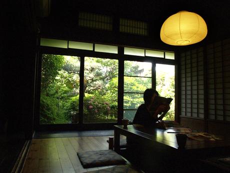 El kotatsu y el sofá. Masahiro Hikita El kotatsu y el sofá. Masahiro Hikita