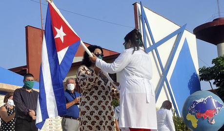 Gobierno de México “no dará paso atrás” en contratación de médicos cubanos