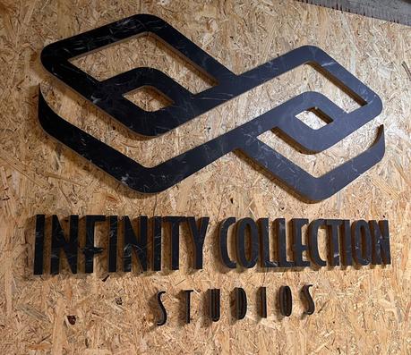 Diseño del logotipo de Infinity Collection Studios