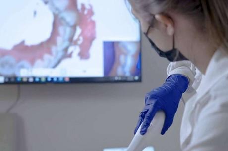 La tecnología digital de Dentinova permite adquirir una Sonrisa Hollywood