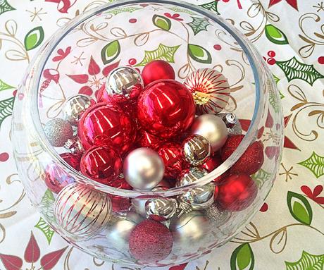 Ideas navideñas entretenidas: viste la mesa con adornos