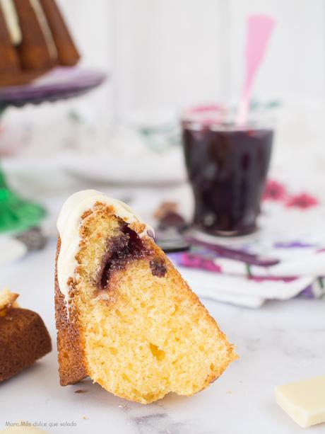 Bundt Cake de chocolate blanco y cereza negra