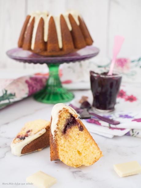 Bundt Cake de chocolate blanco y cereza negra