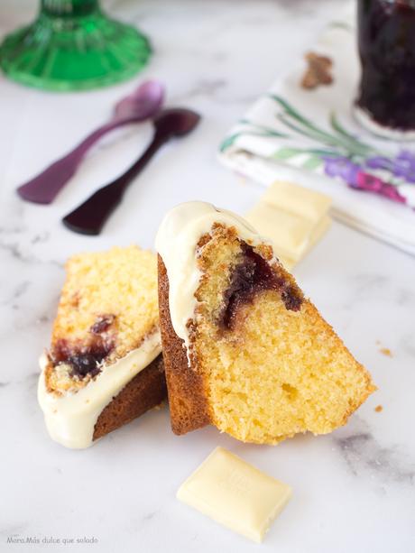 Bundt Cake de chocolate blanco y cereza negra