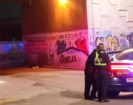 Abandonan cadáver embolsado abajo del puente  Valladares