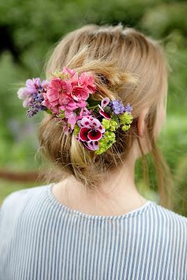 Peinado de novia con flores