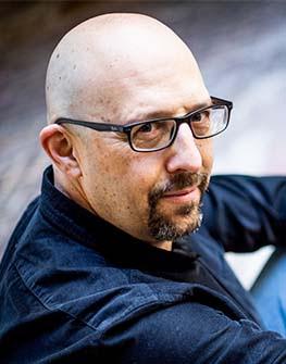 MUERDEALMAS - SANTIAGO ÁLVAREZ