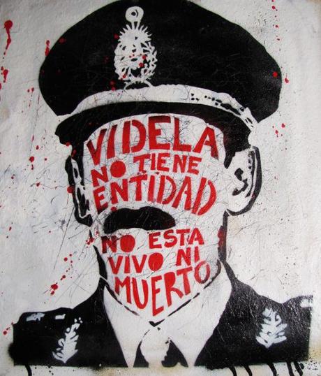 Plagiando a la Dictadura Genocida (el Huevo de la Serpiente)