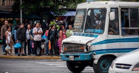 Transportistas de Venezuela se declaran en asamblea permanente por falta de combustible