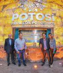 Apoteósica reapertura del teatro de la ciudad con presencia del grupo Magneto