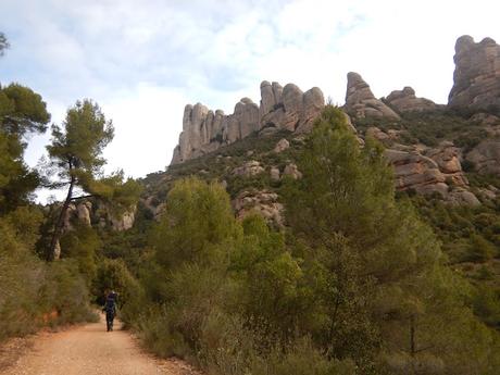 Sendero al Coll de Guirló Sendero al Coll de Guirló