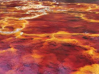 Río Tinto: 2000 años de minería en paisaje marciano.