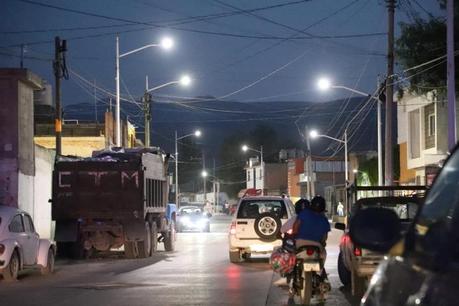 Inaugura Enrique Galindo importante obra de alumbrado público en Tierra Blanca