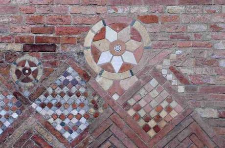 Las múltiples simetrías de San Stefano en Bolonia Las múltiples simetrías de San Stefano en Bolonia