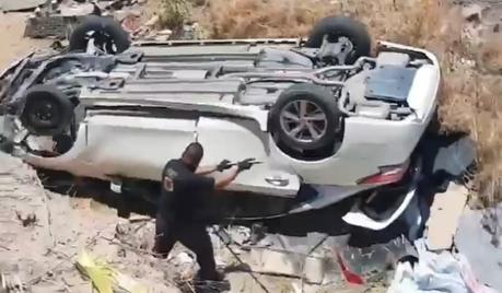 (video) Fallece automovilista al caer de un barranco en La Pila