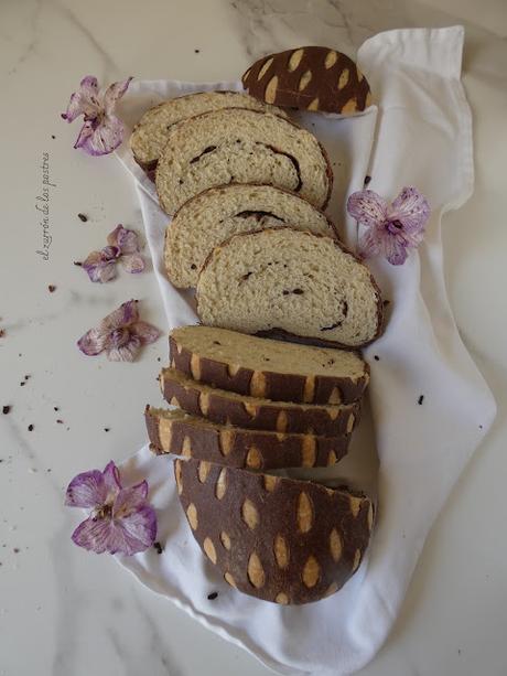 Pan Enrejado con Nibs de Cacao