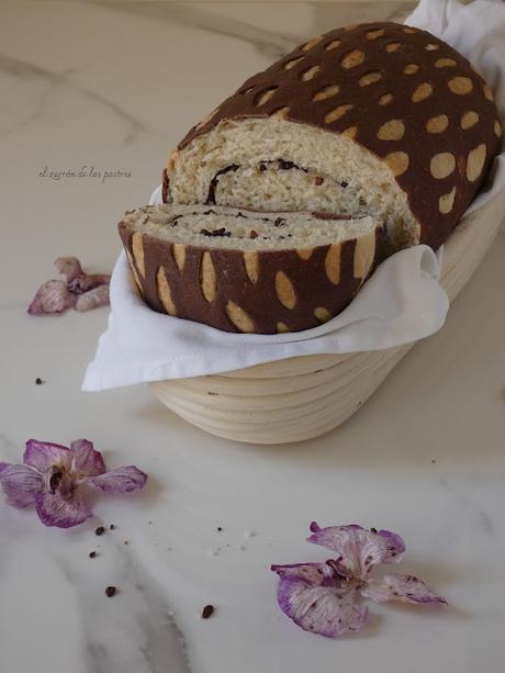 Pan Enrejado con Nibs de Cacao