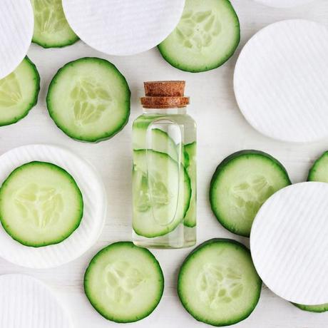 que hace el pepino en la piel