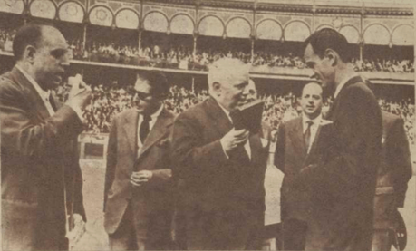 26/5/1957: El torero santanderino-mexicano Carlos Arruza recibe en Santander la Gran Cruz de Beneficencia
